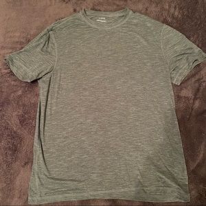 J-CREW mens medium green workout t-shirt